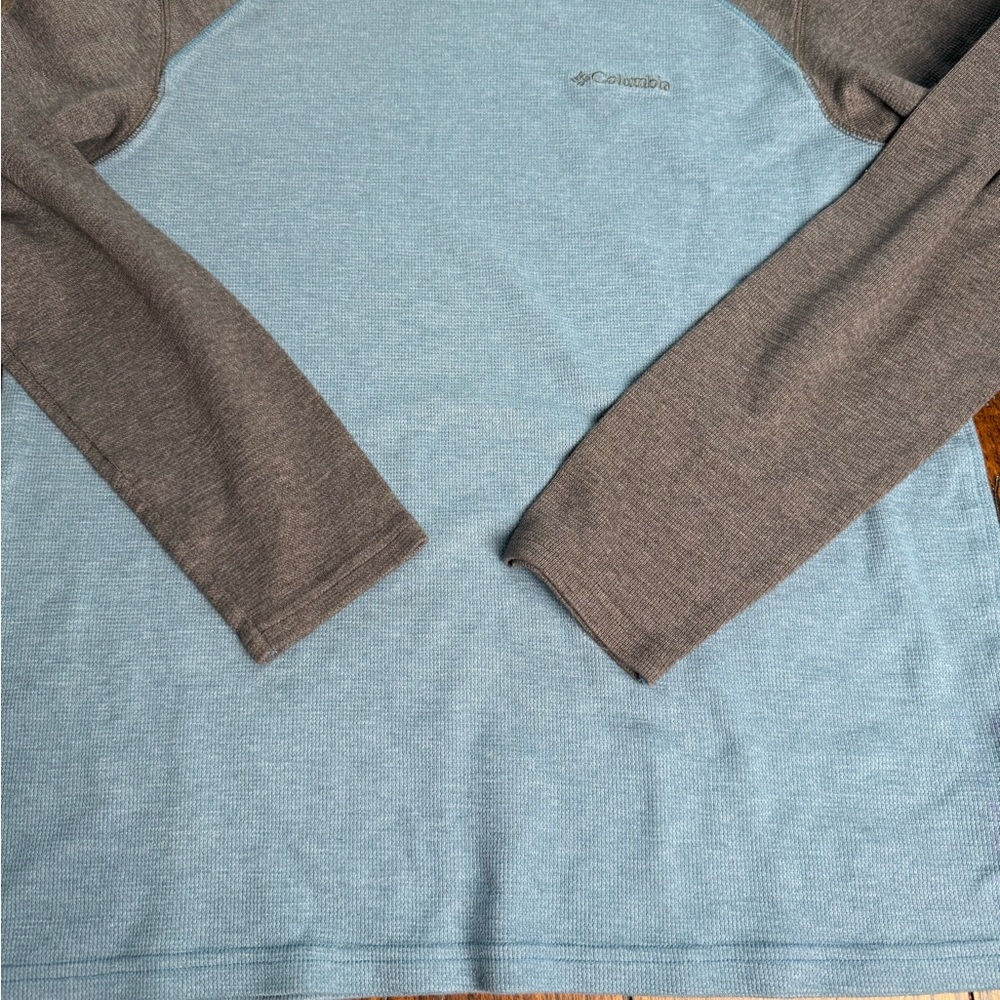 Columbia Two-Tone Waffle Knit Blue and Gray Shirt‎ L
